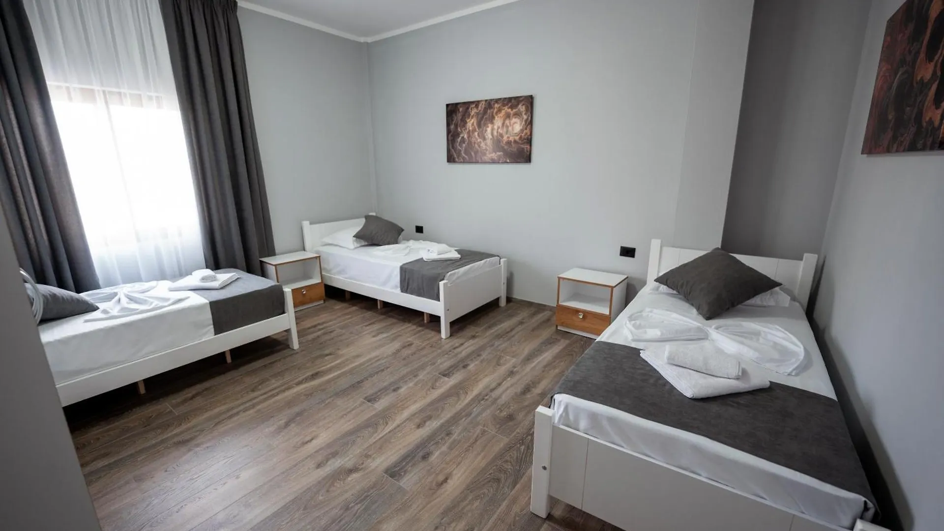 שקודר Friends Hotel